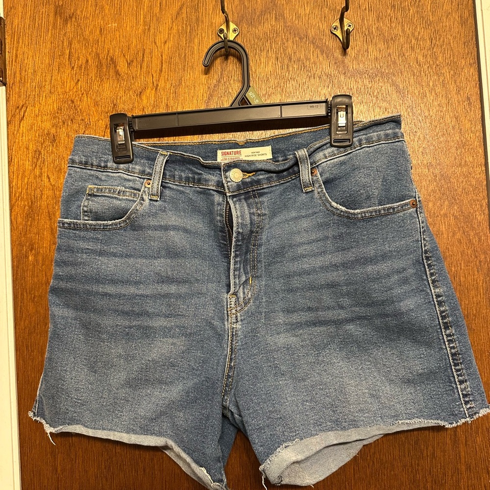 Levi shorts size 10